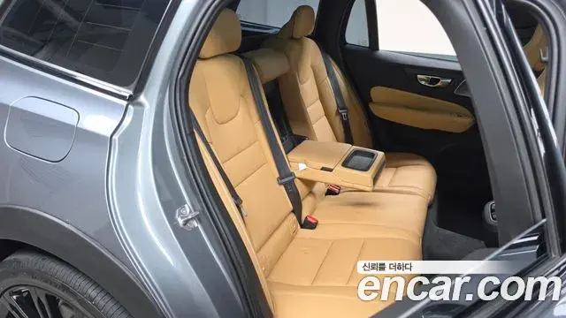 Volvo V60 Cross Country 2019 — Şəkil 10/20