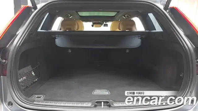 Volvo V60 Cross Country 2019 — Şəkil 19/20