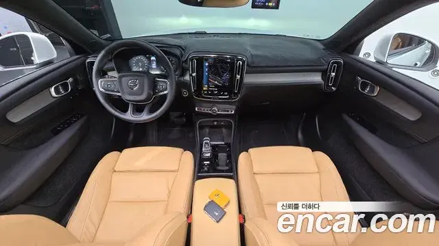 Volvo XC40 2022 — Şəkil 22/32