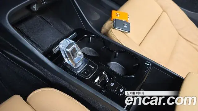 Volvo XC40 2022 — Şəkil 32/32