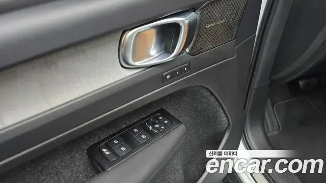Volvo XC40 2022 — Şəkil 13/32