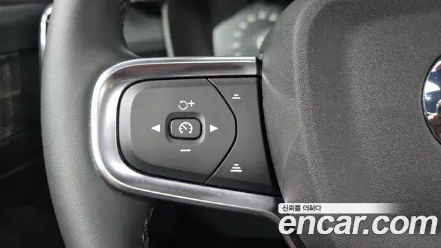 Volvo XC40 2022 — Şəkil 3/32