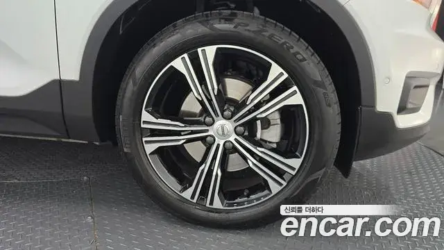 Volvo XC40 2022 — Şəkil 21/32