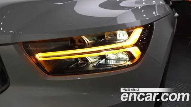 Volvo XC40 2022 — Şəkil 17/32