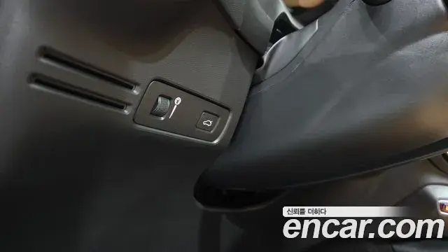 Volvo XC40 2022 — Şəkil 8/32