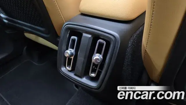 Volvo XC40 2022 — Şəkil 31/32