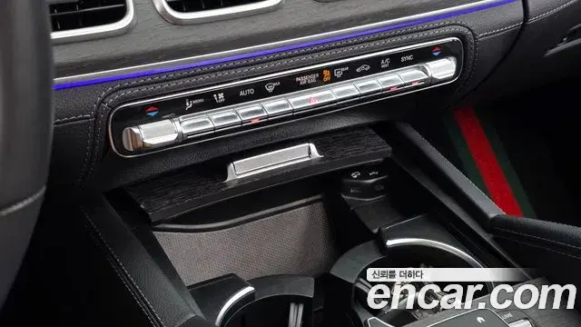 Mercedes-Benz GLE-Class 2022 — Photo 5/35