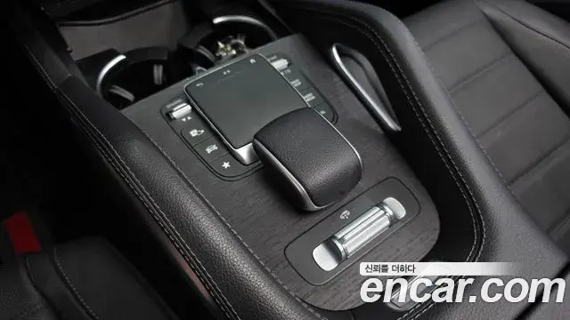 Mercedes-Benz GLE-Class 2022 — Photo 24/35