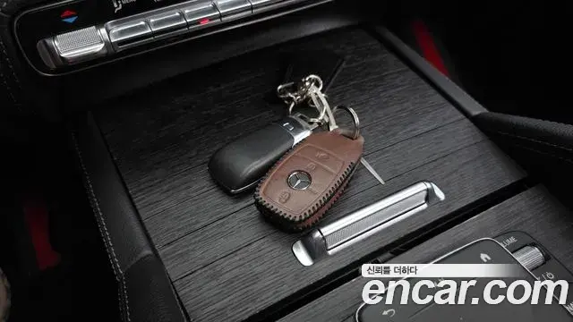 Mercedes-Benz GLE-Class 2022 — Photo 25/35