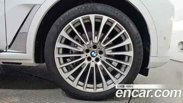 BMW X7 2022 — Photo 8/37