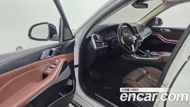 BMW X7 2022 — Photo 15/37