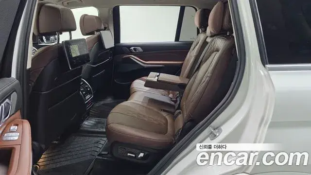 BMW X7 2022 — Photo 32/37