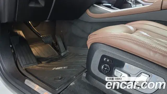 BMW X7 2022 — Photo 24/37