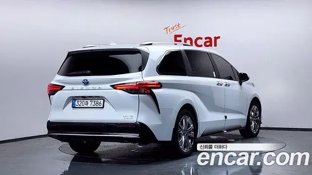 Toyota Sienna 2022 — ფოტო 7/37