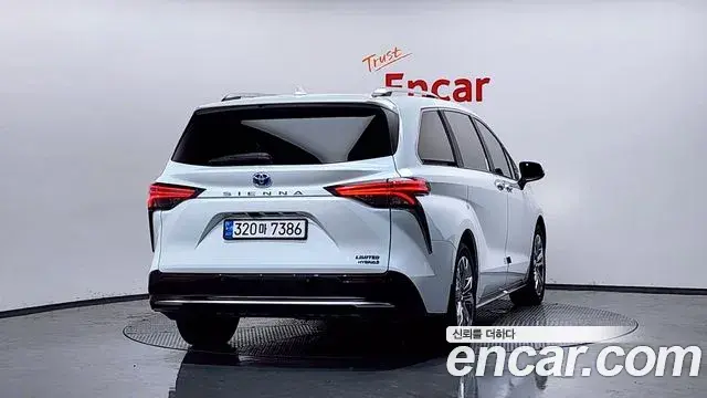 Toyota Sienna 2022 — ფოტო 15/37