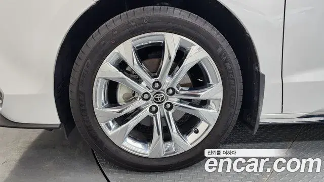 Toyota Sienna 2022 — ფოტო 6/37