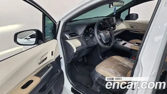 Toyota Sienna 2022 — ფოტო 26/37