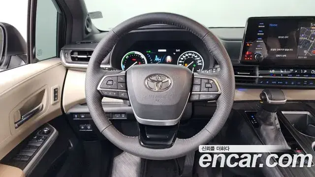 Toyota Sienna 2022 — ფოტო 34/37