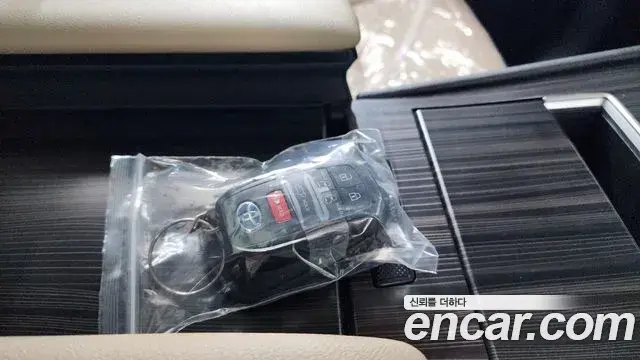 Toyota Sienna 2022 — ფოტო 28/37