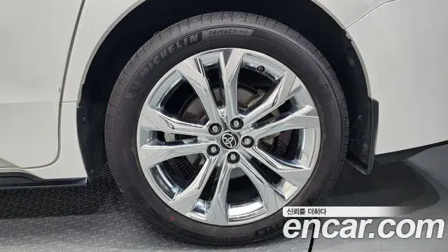 Toyota Sienna 2022 — ფოტო 9/37