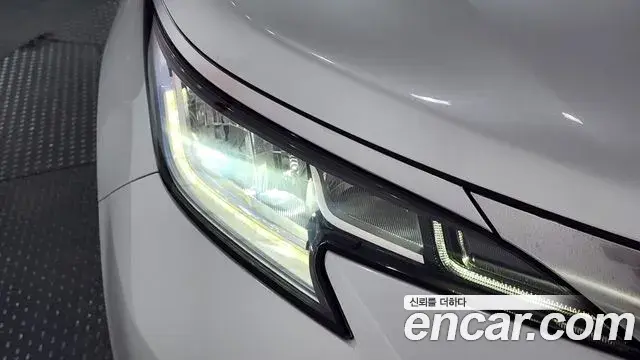 Toyota Sienna 2022 — ფოტო 35/37