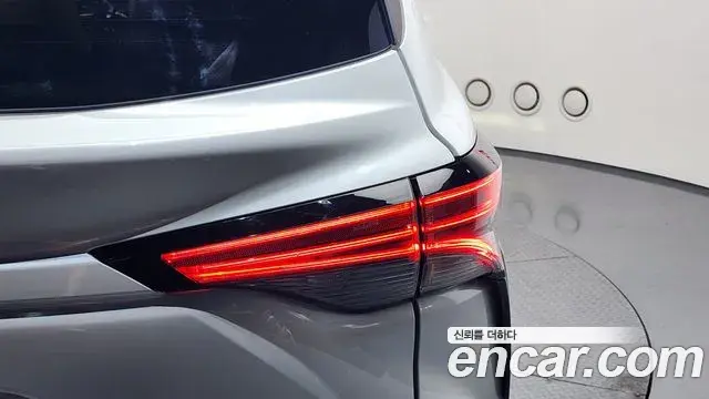 Toyota Sienna 2022 — ფოტო 10/37