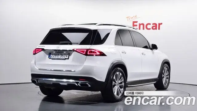 Mercedes-Benz GLE-Class 2023 — Фото 2/20