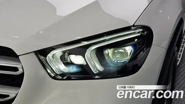 Mercedes-Benz GLE-Class 2023 — Photo 20/33