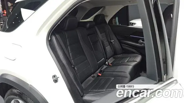 Mercedes-Benz GLE-Class 2023 — Photo 10/33