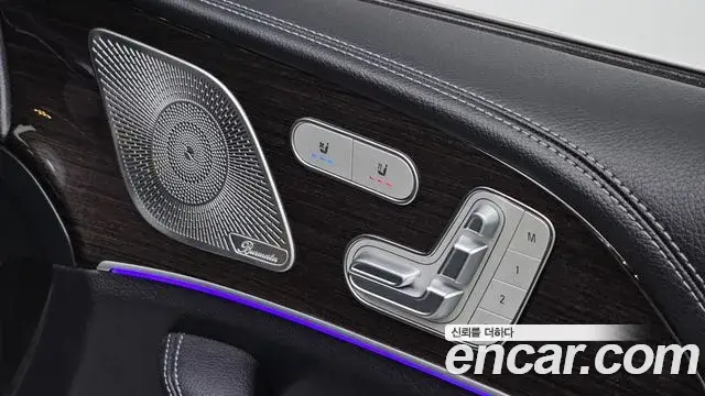 Mercedes-Benz GLE-Class 2023 — Photo 7/33