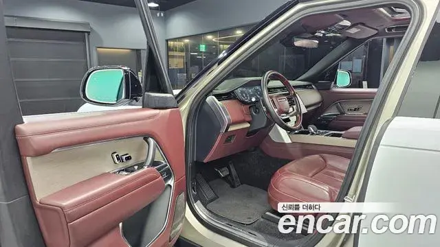 Land Rover Range Rover 2023 — Photo 19/20