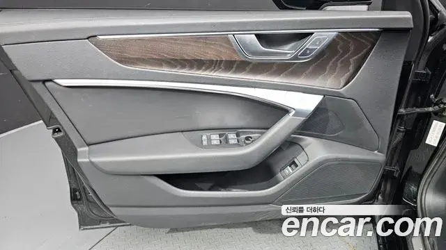 Audi A6 2022 — Şəkil 34/36