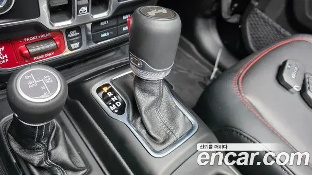 Jeep Wrangler 2025 — Photo 9/33