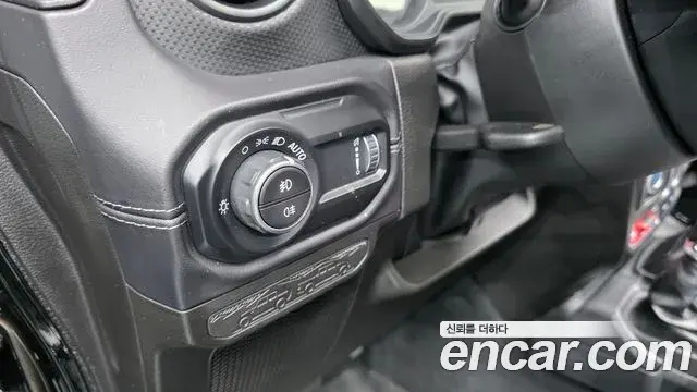 Jeep Wrangler 2025 — Photo 17/33
