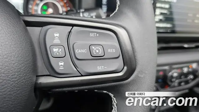 Jeep Wrangler 2025 — Photo 2/33