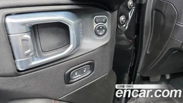 Jeep Wrangler 2025 — Photo 22/33