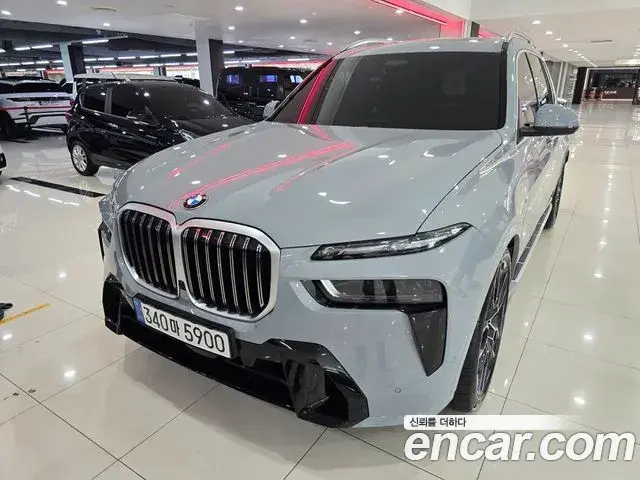 BMW X7 2025 — Фото 10/20