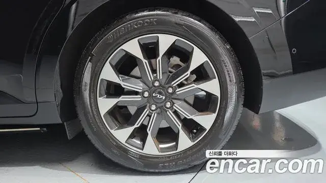 Kia Carnival 2023 — Şəkil 21/32
