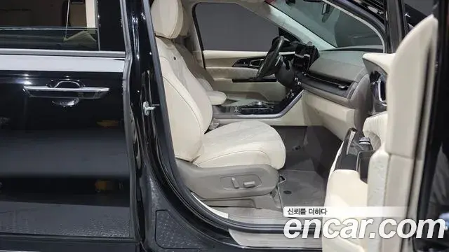 Kia Carnival 2023 — Şəkil 29/32