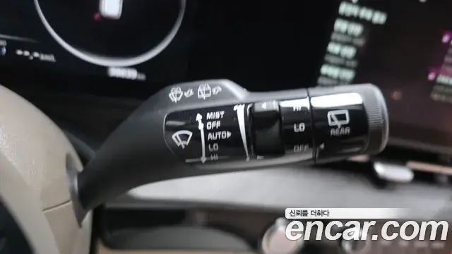 Kia Carnival 2023 — Şəkil 30/32
