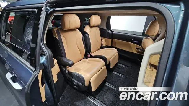 Kia Carnival 2021 — Фото 11/20