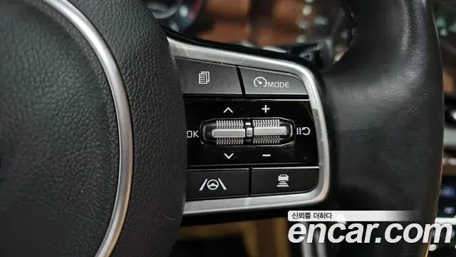 Kia Carnival 2021 — Photo 28/38