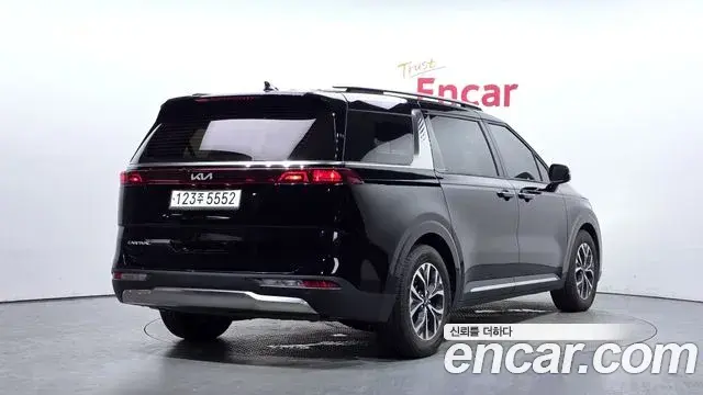 Kia Carnival 2022 — ფოტო 2/34