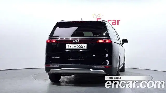 Kia Carnival 2022 — ფოტო 15/34