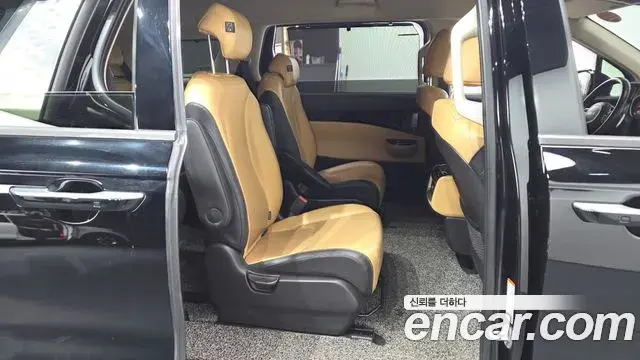 Kia Carnival 2022 — ფოტო 25/34