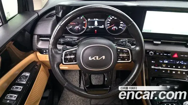 Kia Carnival 2022 — ფოტო 19/34