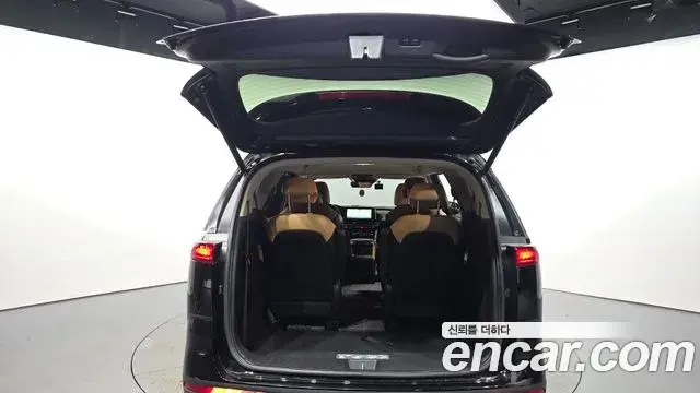 Kia Carnival 2022 — ფოტო 9/34