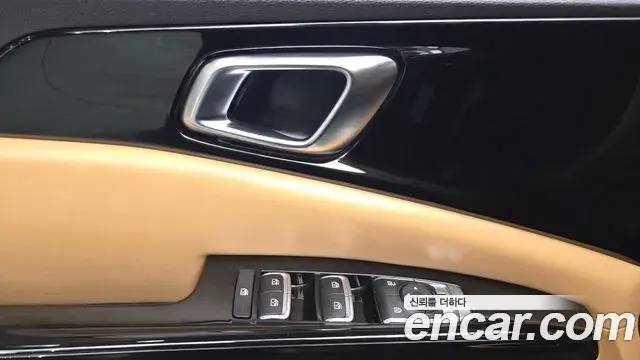 Kia Carnival 2022 — ფოტო 14/34
