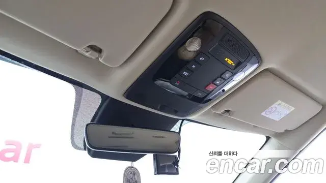 Kia Carnival 2022 — ფოტო 29/34