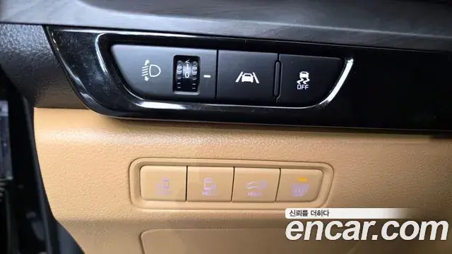 Kia Carnival 2022 — ფოტო 31/34